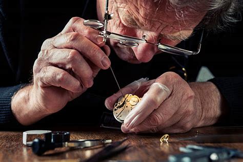 how much does a watchmaker make
